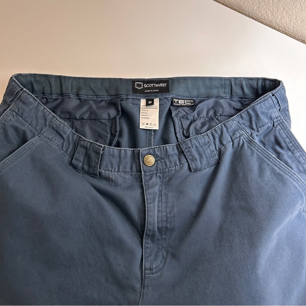 Scottevest TEC Shorts Mens 38
Beige Chino Hidden Cargo Pockets Travel Navy - Picture 5 of 7